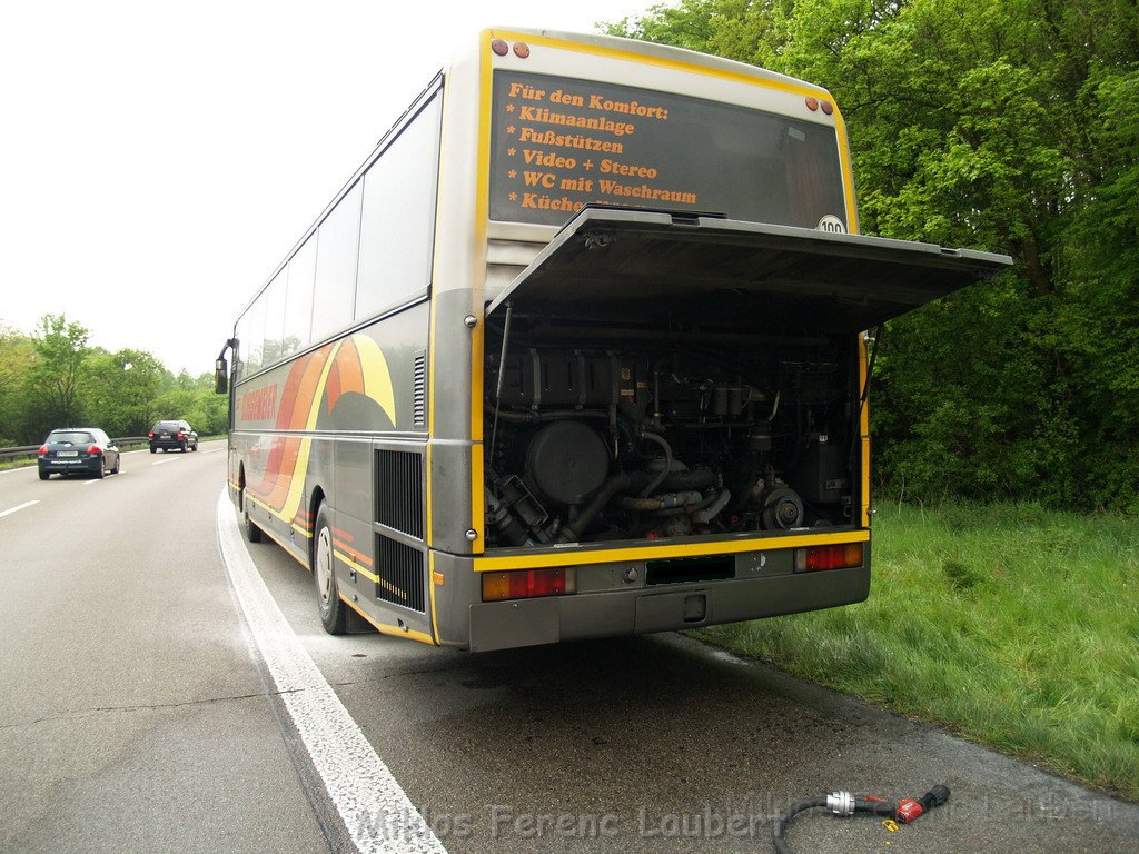 Feuer Reisebus im Kreuz Koeln Ost A3 auf die A4  P16.JPG